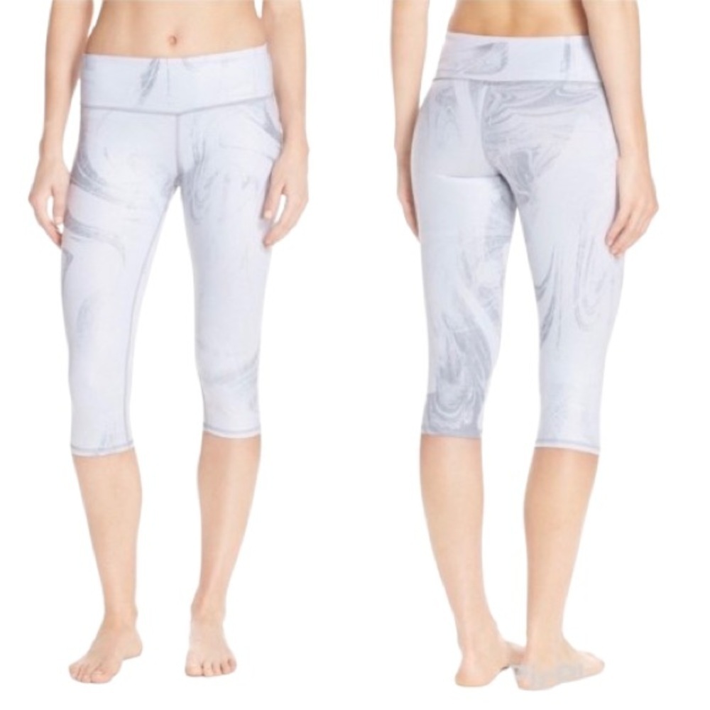 🆕 ALO yoga Airbrush Capri leggings SIZE SMALL